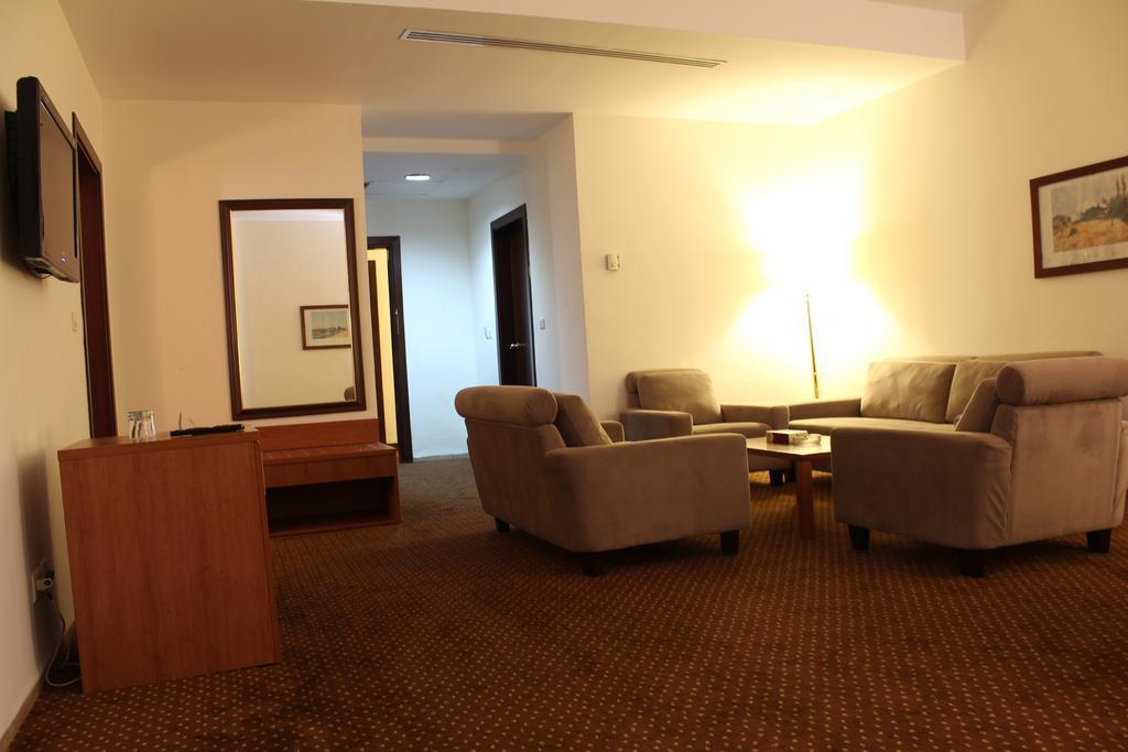 Al Fanar Palace Hotel And Suites Ammán Kültér fotó